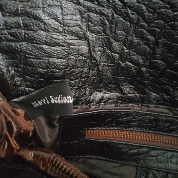 Unique, one of a kind, leather and snake skin bag by Novi Sudiono. - Picture 11 of 16